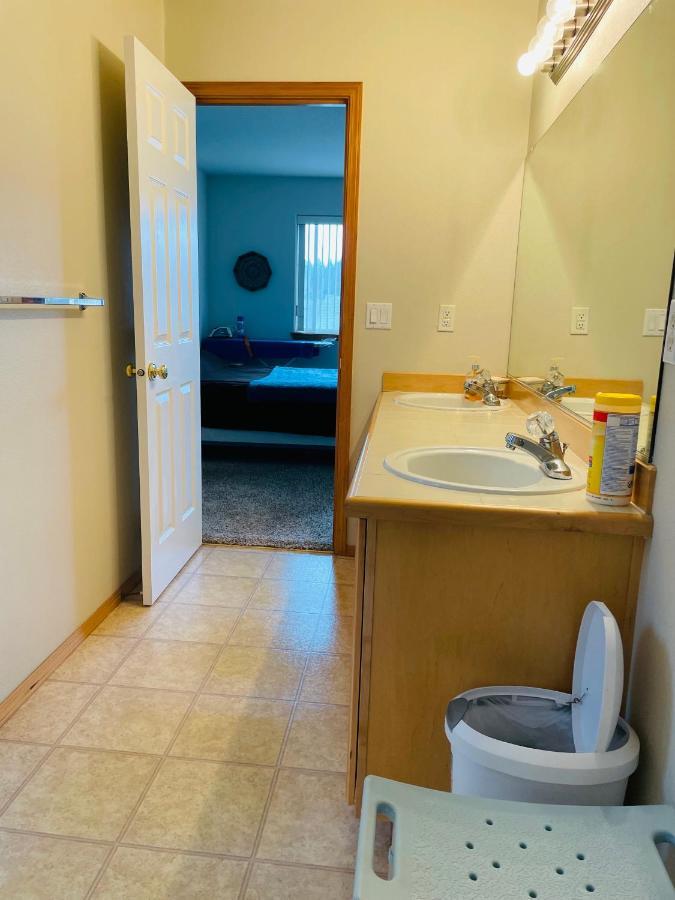 Private King Homestay Portland
